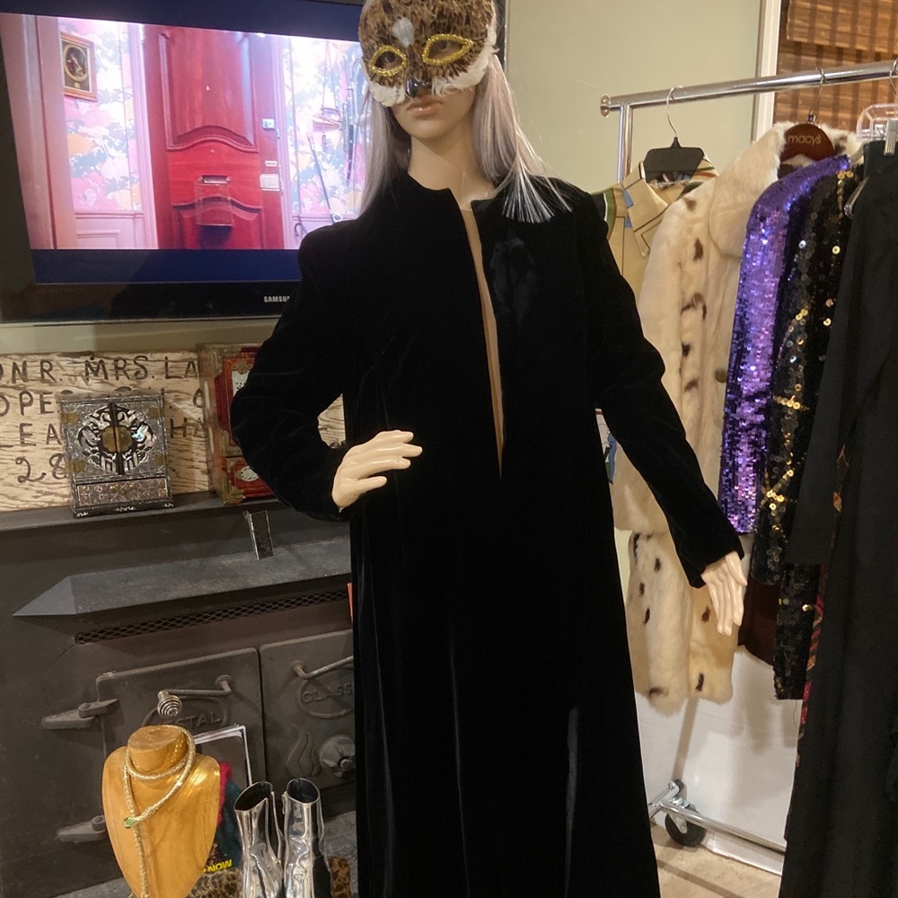 VTG Velvet Opera Long Coat - Black - Picture 2 of 8